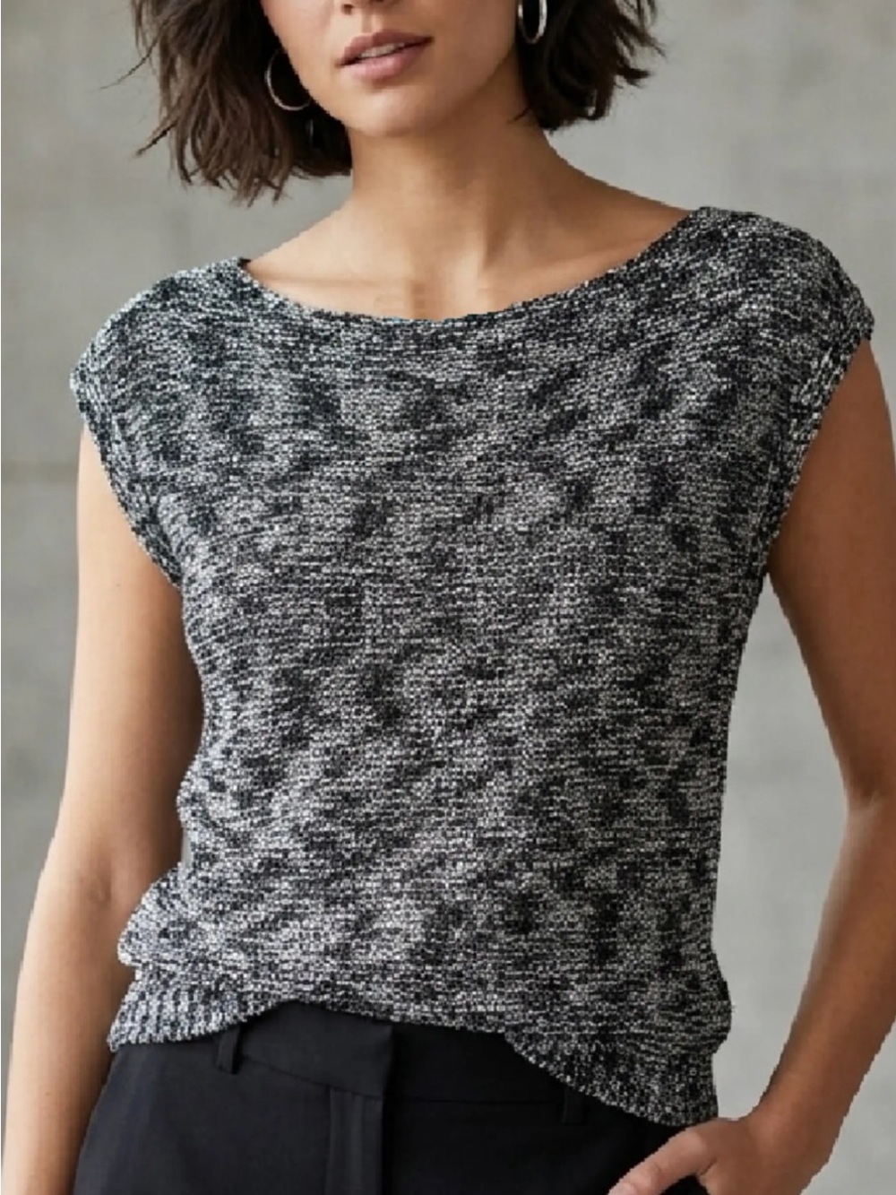 ALICE + OLIVIA Black & Silver Knit Top - size M